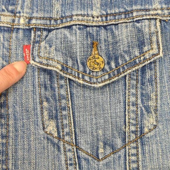 Levi’s Women’s Small Blue Denim Distressed Button Down Jacket Trucker Western - Picture 5 of 7